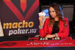 Repülőből ugrik ki Aleska Diamond, a MachoPoker.hu reklámarca! Repülőből ugrik ki Aleska Diamond, a MachoPoker.hu reklámarca!
