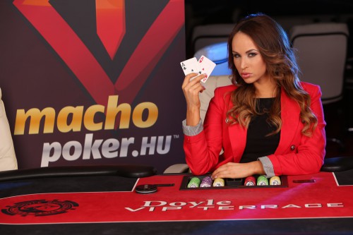 Repülőből ugrik ki Aleska Diamond, a MachoPoker.hu reklámarca! Repülőből ugrik ki Aleska Diamond, a MachoPoker.hu reklámarca!